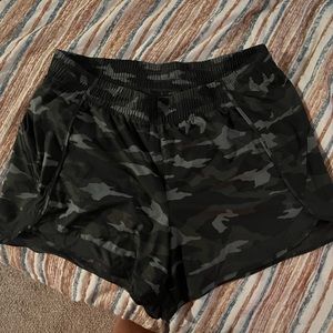 Athleta Racer Run short 4” Green camo print. Size: 1X